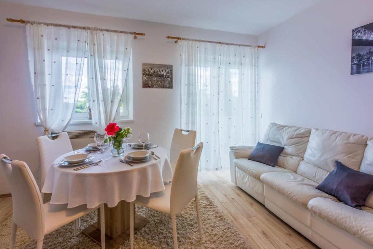 Apartments Dolloree Dramalj Extérieur photo