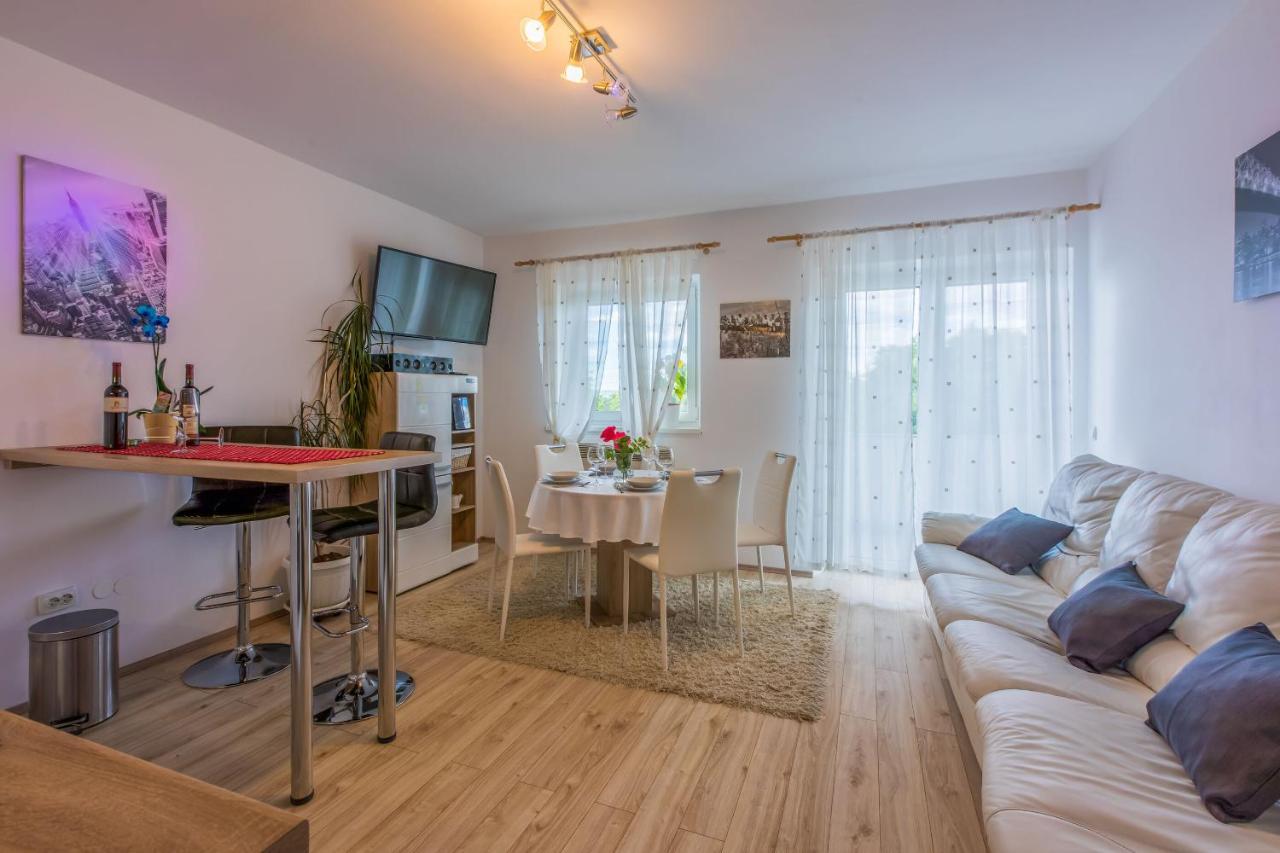 Apartments Dolloree Dramalj Extérieur photo